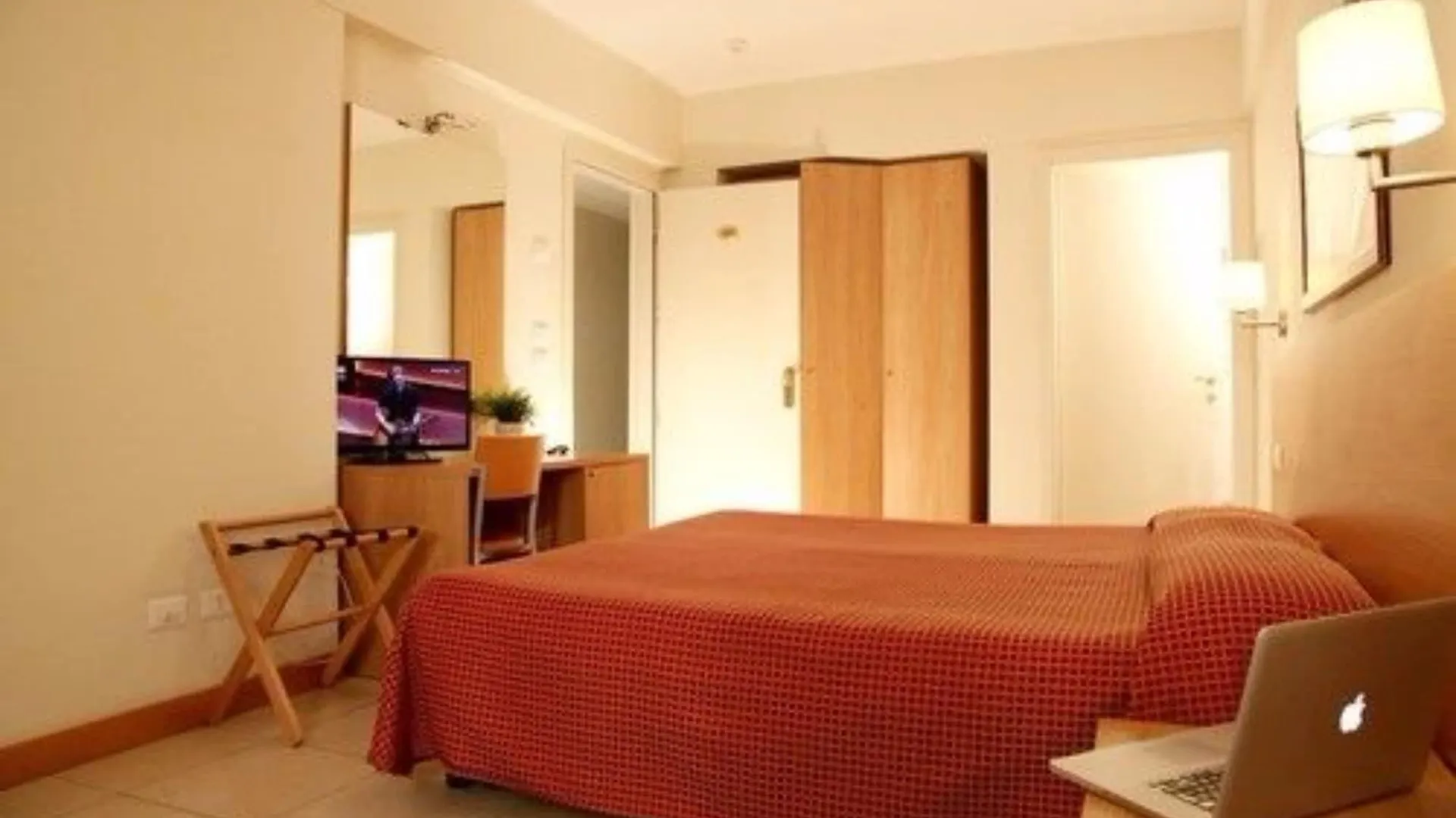 Hotel Majorca Sul Mare In Centro A Riccione